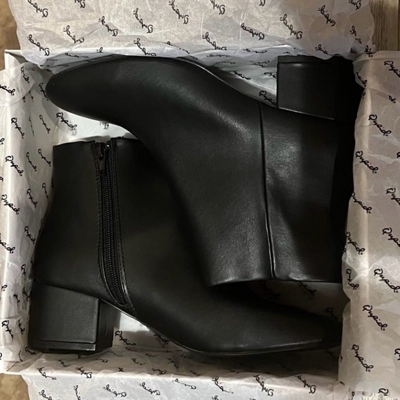 Qupid Black Faux Leather Block Heel Black Ankle Boots | Size 7 - Picture 7 of 7